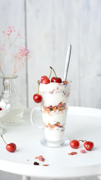 美味的水果酸奶燕麦杯