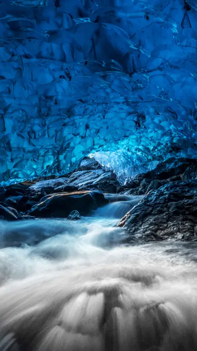 会爬行的大冰洞